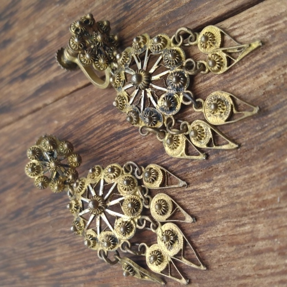 Show stopping gold filled dreamweb earrings‎ screw back antique collectible E533